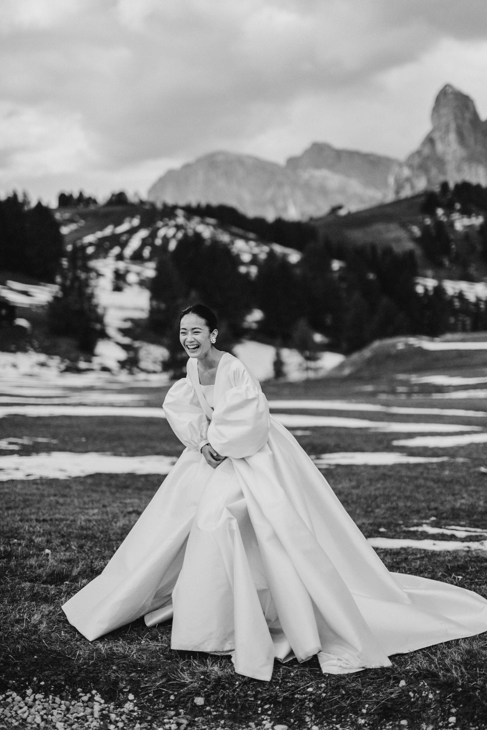 A snowy Dolomites Wedding photographer in italy